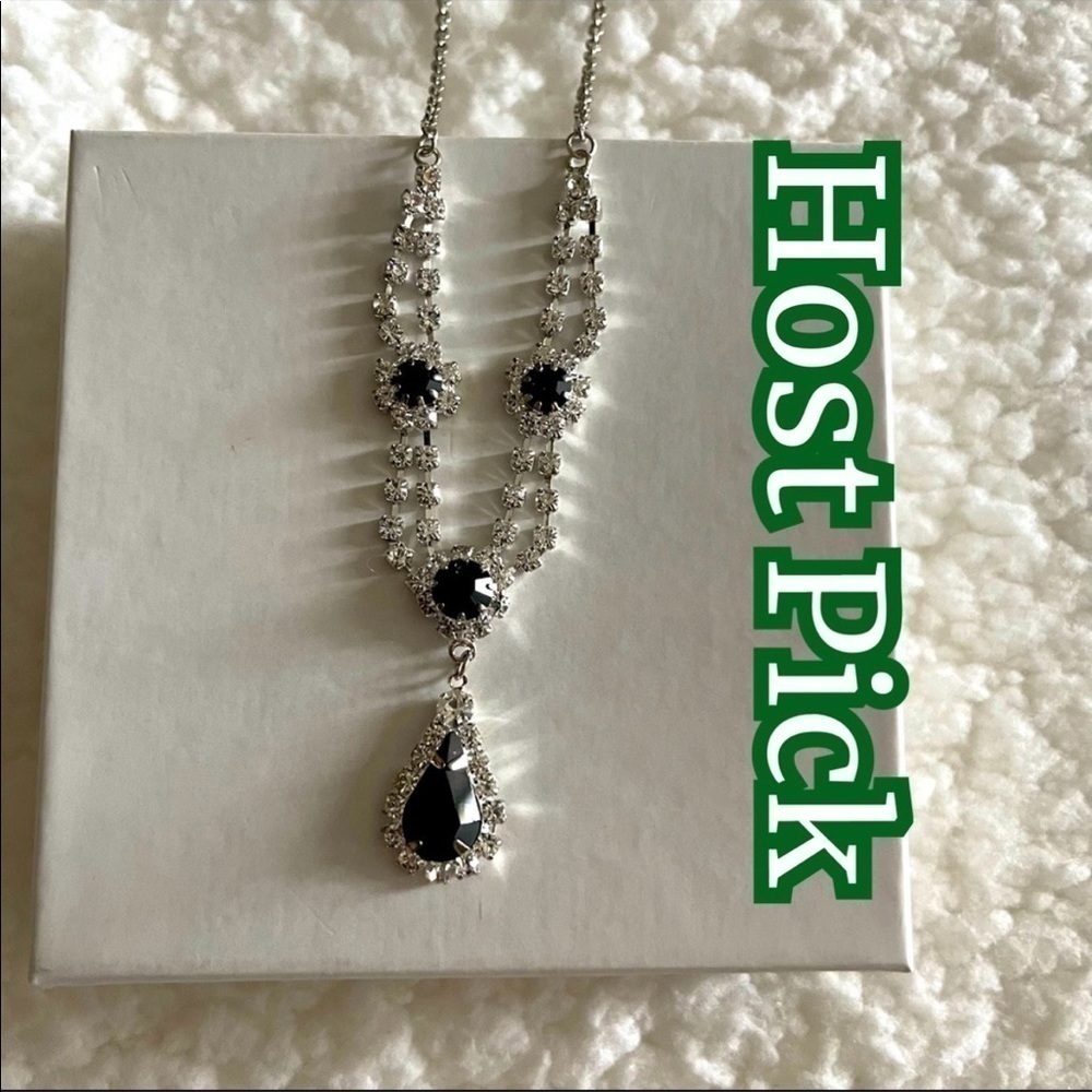 ✅host Pick✅ Vieste Crystal Collection Necklace, New in Box with Tag